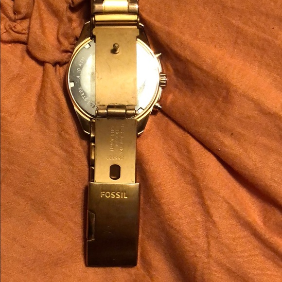 Rose gold stainless steel Fossil Watch - Picture 3 of 6